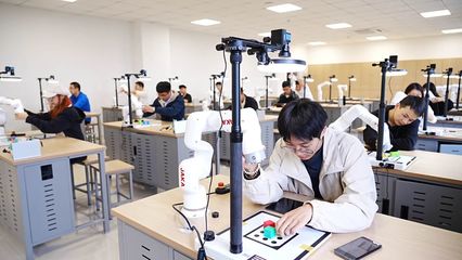 機(jī)器人+教育 一場科技與教育的雙向奔赴