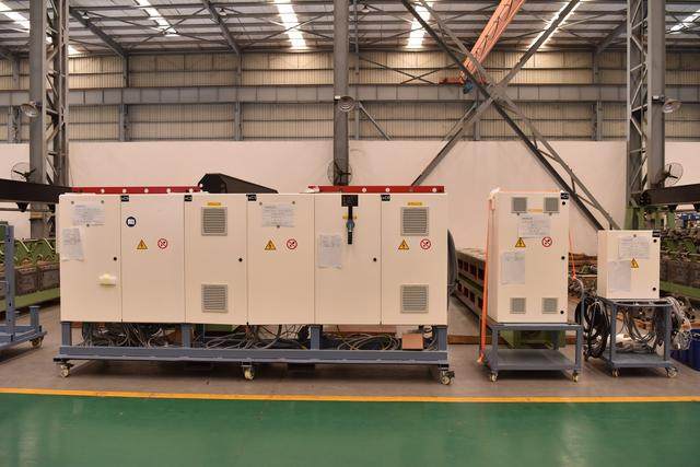 三明化機公司首臺電控柜產品正式下線，電氣機械設備創新再添新動力